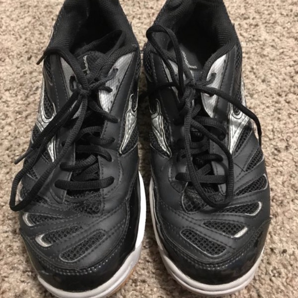 Mizuno women’s volleyball shoes